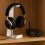 HEADSET TABLE - Soporte de sobremesa para auriculares. Color blanco.